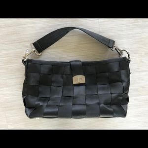 Black Harvey’s Seatbelt bag, large